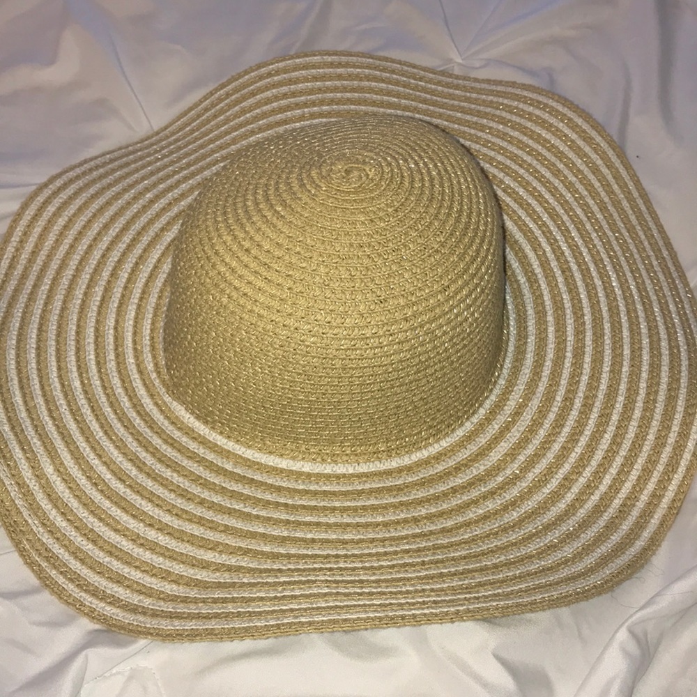 Floppy Beach Hat!